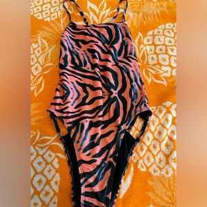One piece Jolyn Swim Suit